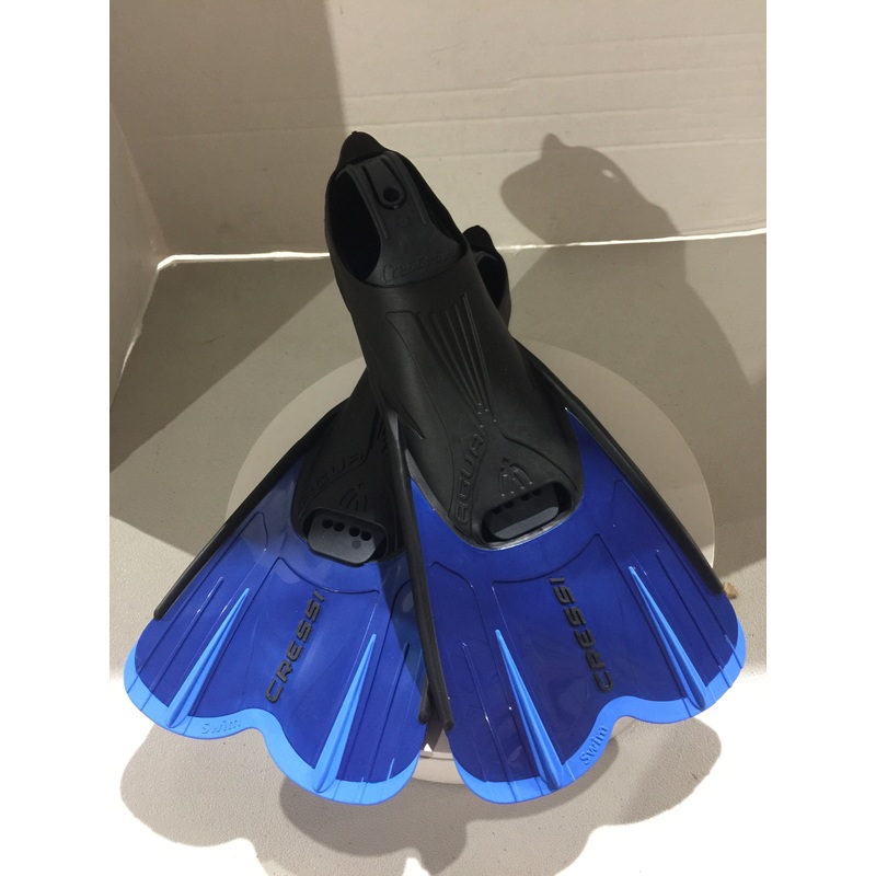 Cressi Adult Short Light Swim Fins with Self-Adjustable Comfortable Full Foot Pocket – Perfect for Traveling – Agua Short: made in Italy