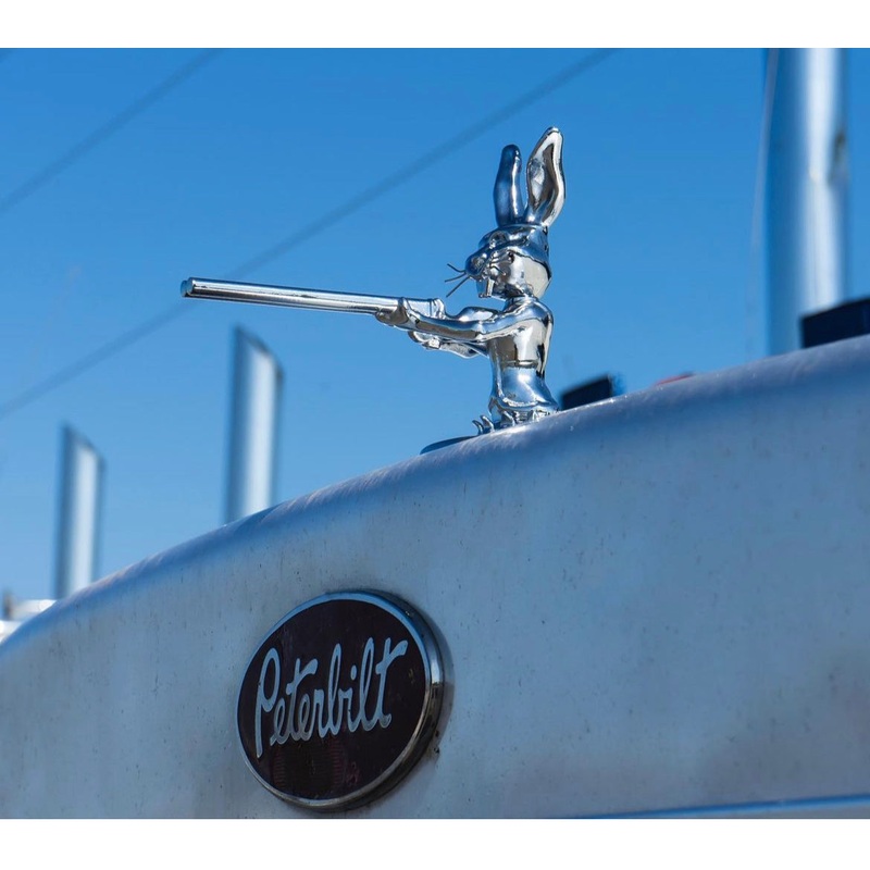 Chrome die cast shotgun bunny hood ornament
