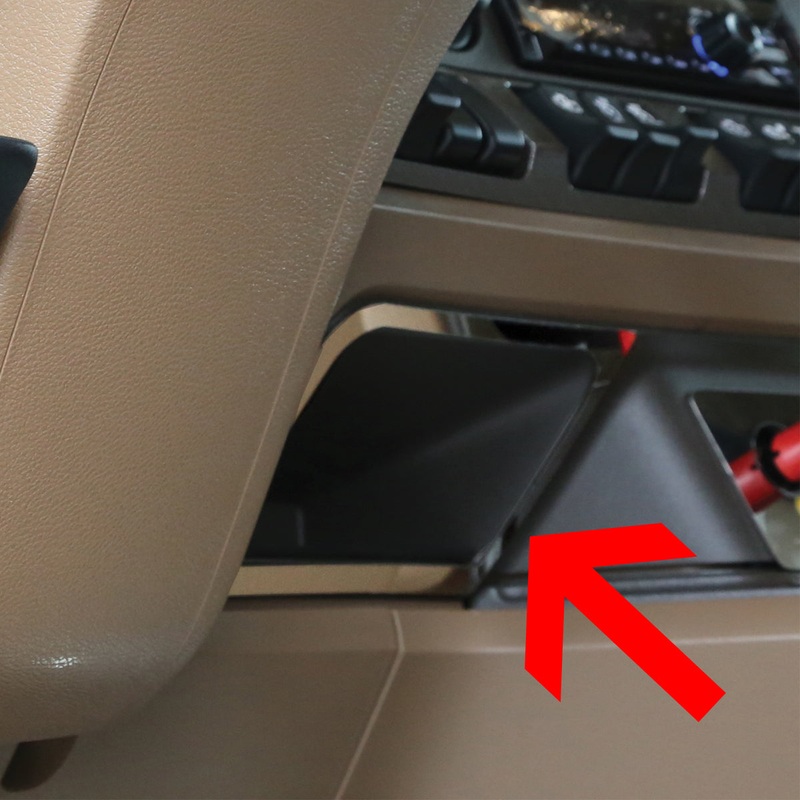 Kenworth T680/T880 stainless steel lower dash pocket surround