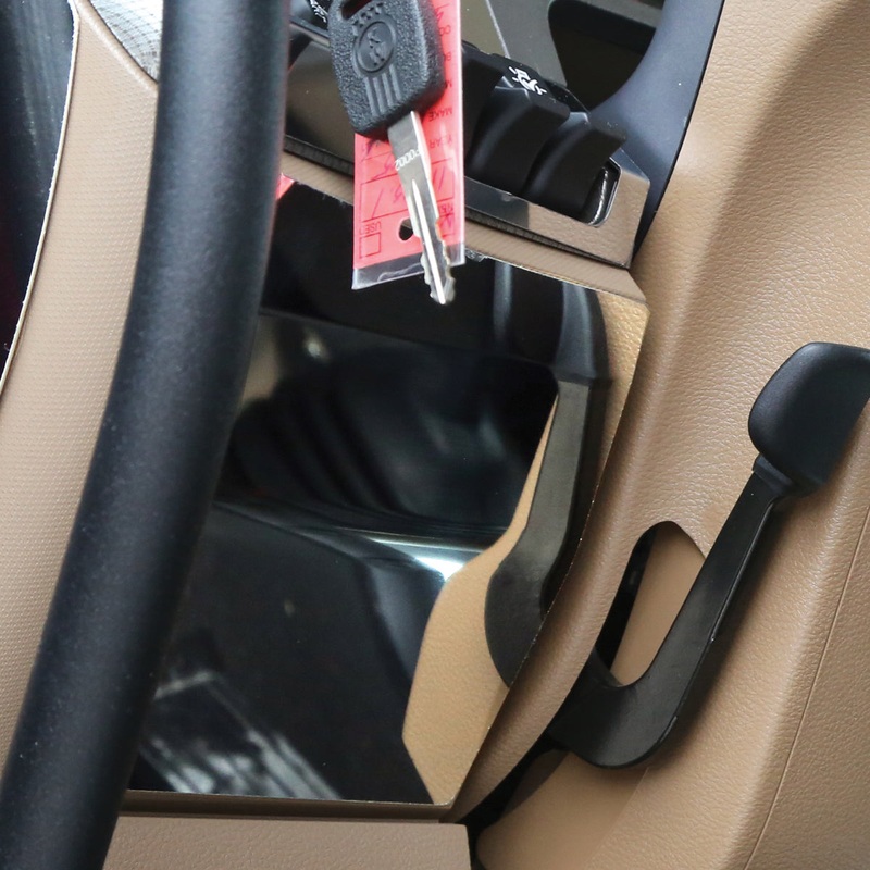 Kenworth T680/T880 stainless steel under ignition dash trim