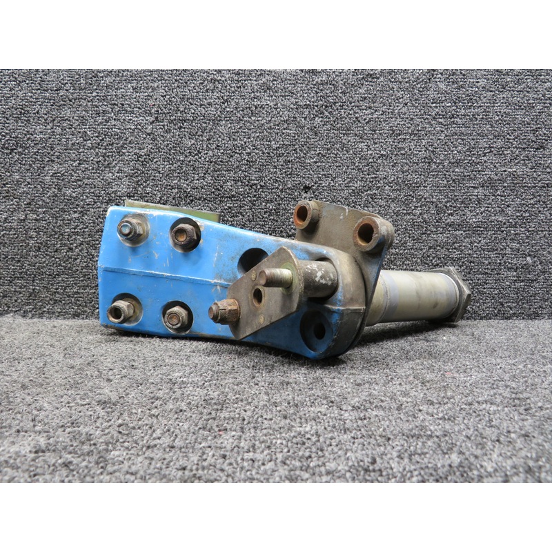 701042-1 Grumman AA-1B Main Landing Gear Axle Assembly w Plates