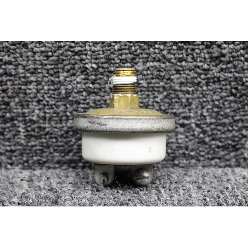 M4009-15 (Alt: 587-956) Hobbs Oil Pressure Switch