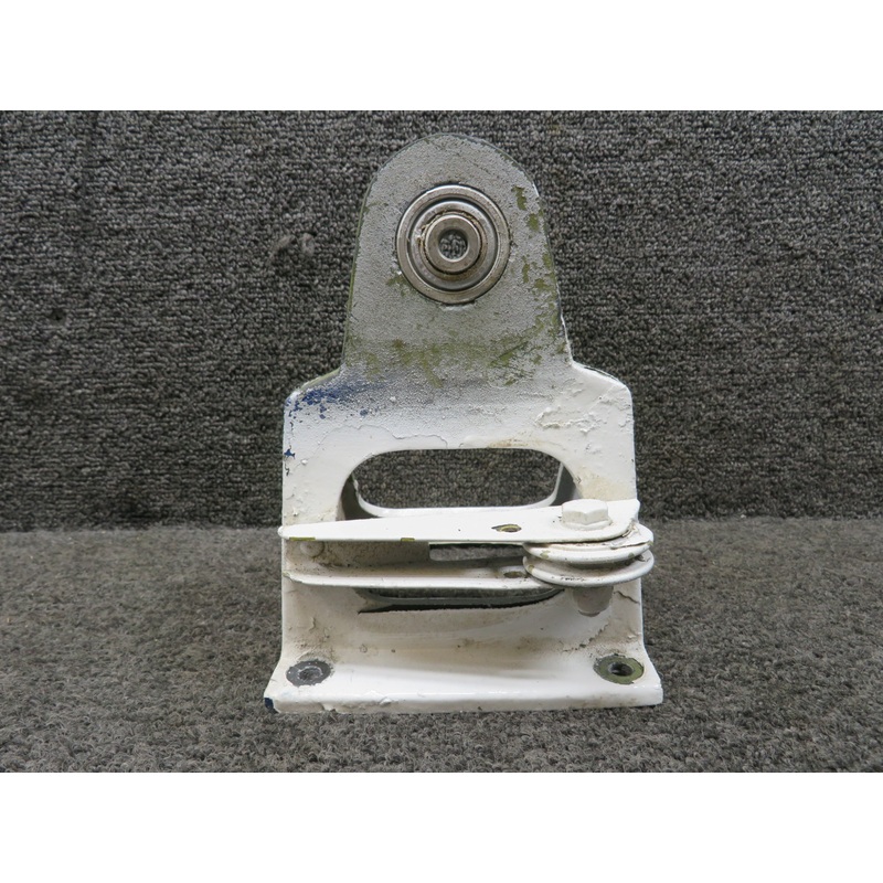 50-524420-4 Beechcraft King Air A90 Elevator Inboard Hinge Assembly RH