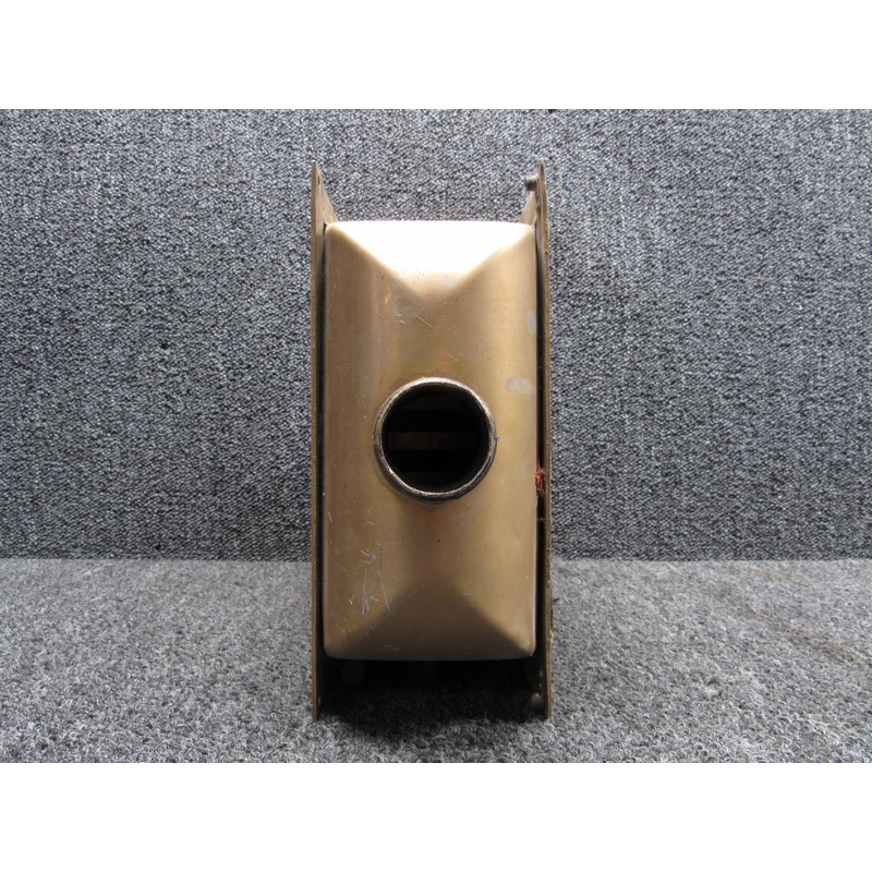 8541001 (Alt: 101-381010-1) Harrison HE29-189 Oil Cooler (Damage on Mount)