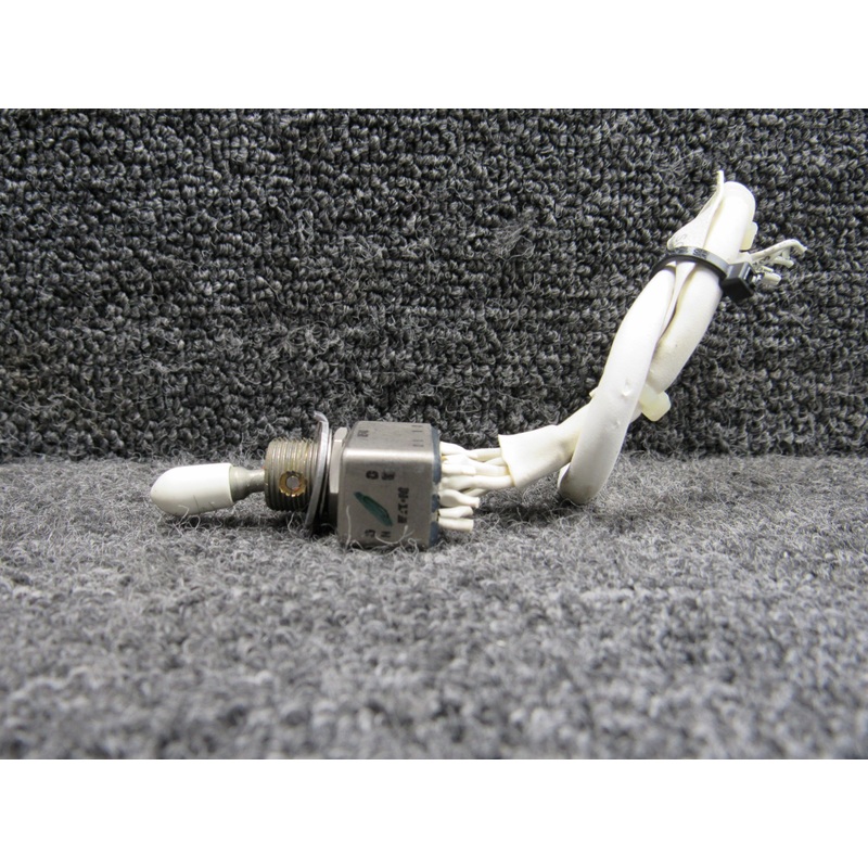 8854K4 (Alt: 81640) Eaton Toggle Switch
