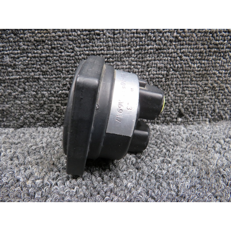 7-100-10 UMA Manifold Pressure Indicator (Minor Chipped Paint)