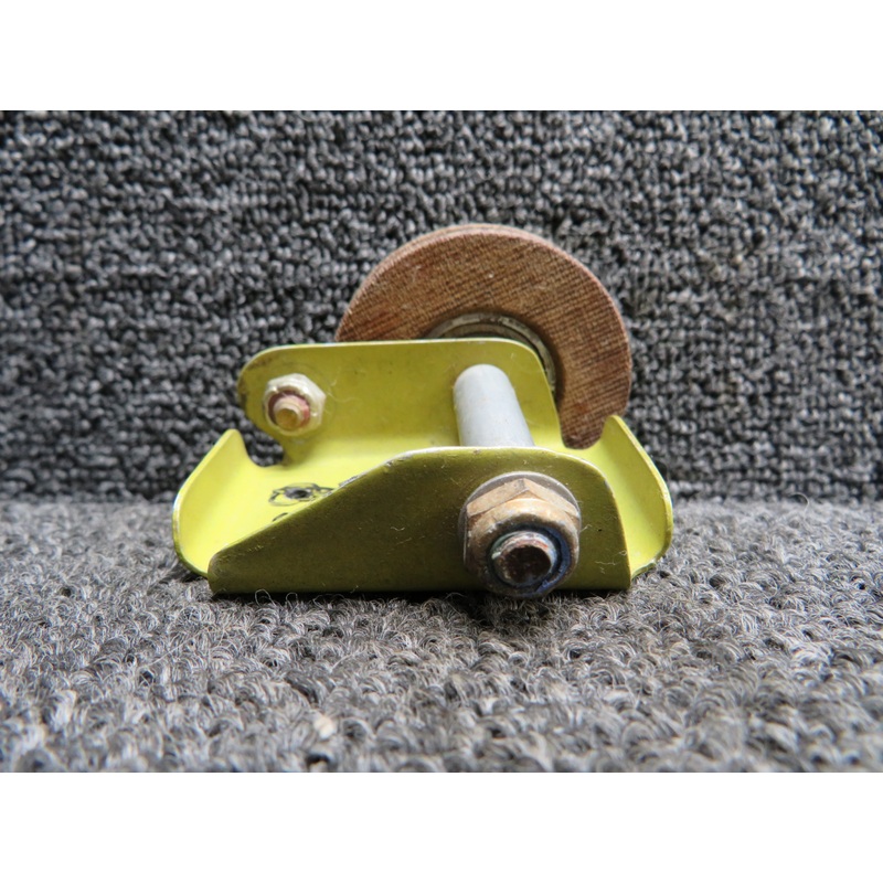 530416-2 Aero Twin Commander Bracket Assembly with Pulley RH