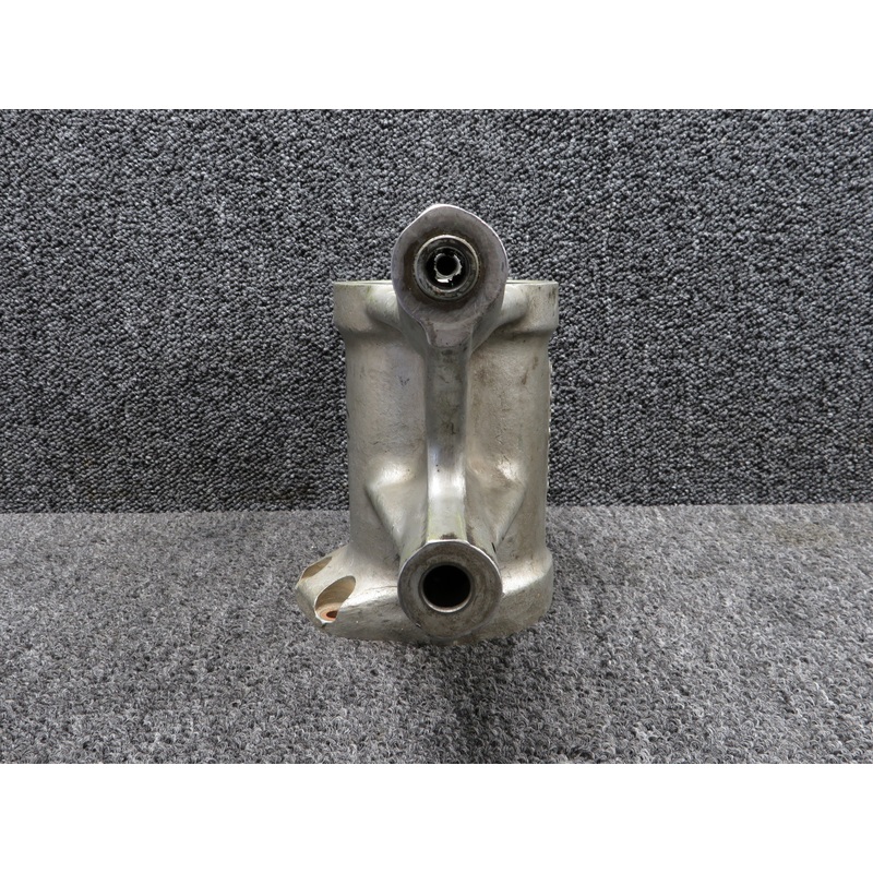 010A-39190-013 Mitsubishi MU2G Nose Gear Upper Trunnion