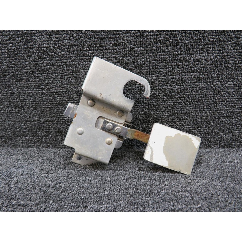 H431-K1117 Hartwell Baggage Door Latch (Chipped Paint, Rusted)