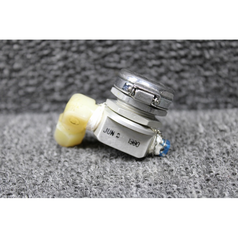 170098 (Use: 9912057-15) Puritan Bennett Oxygen Outlet with Elbow Fitting