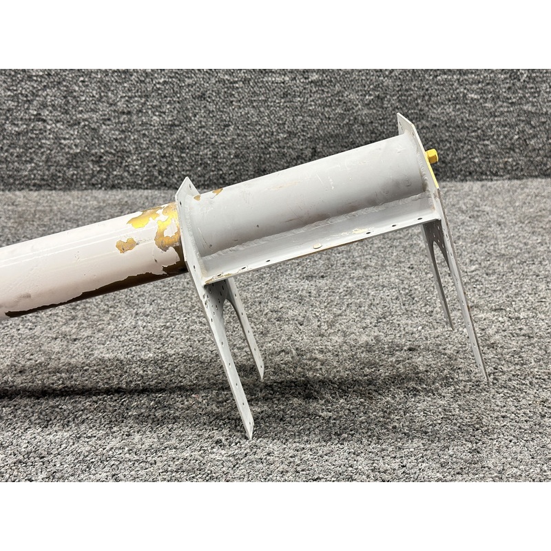1085-R, 1069-R Thorp T-211 Main Landing Gear Assembly with Axle RH