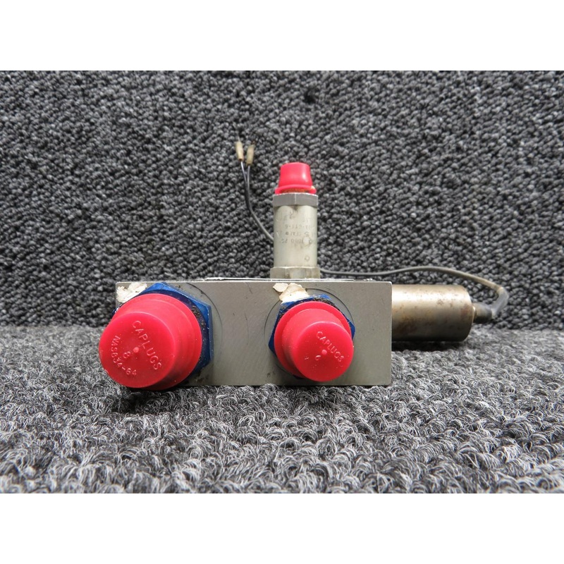 52020 (Alt: 9910188-1) Sterer Hydraulic Manifold Assembly (Slight Rust)