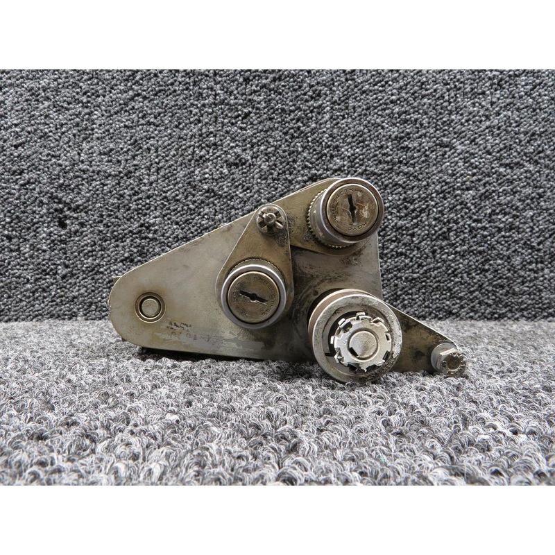 010A-16230-2 Mitsubishi MU2B-60 Flap Fitting Assembly RH w Gimbal