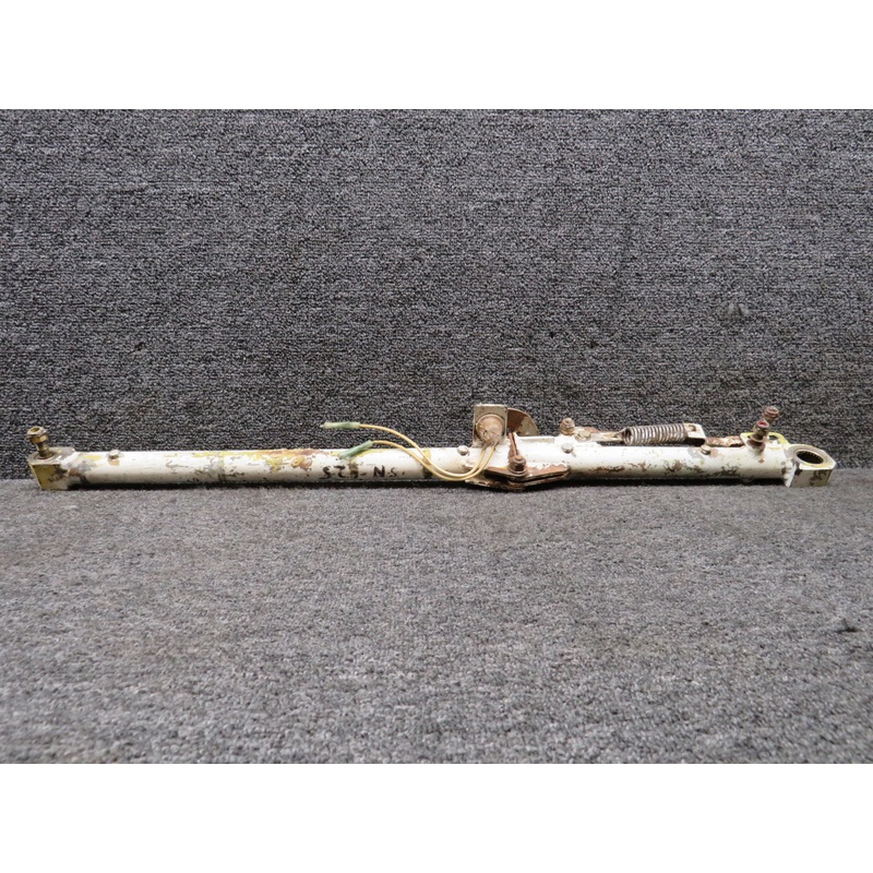 2-4100-82 Lake LA-4-200 Main Gear Strut Assembly RH (Worn) (Minor Rust)