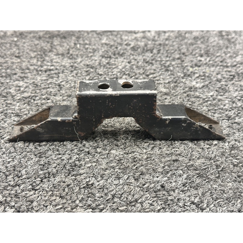 Thorp T-211 Landing Gear Wheel Pant Bracket