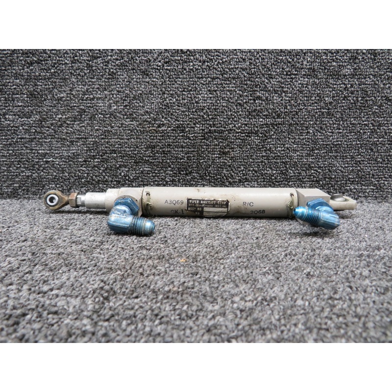 455-933 Gar-Kenyon Main Gear Door Actuator (Rusted Rod End)