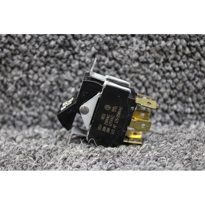 880052-523 Mooney M20M Eaton Taxi Light Split Rocker Switch