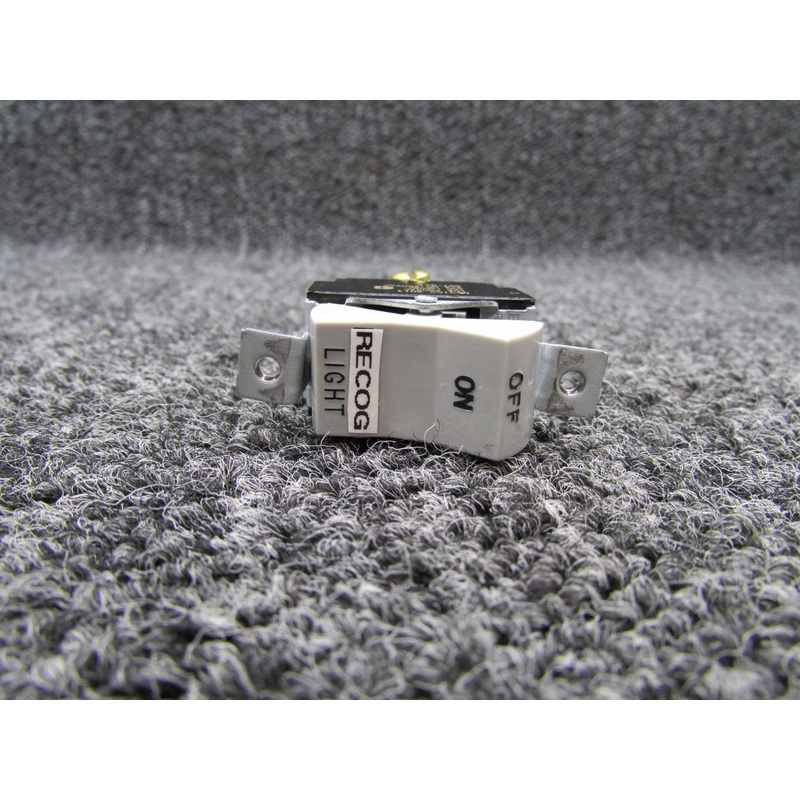 587-827 Eaton Recognition Light Rocker Switch (Volts: 125 or 250)
