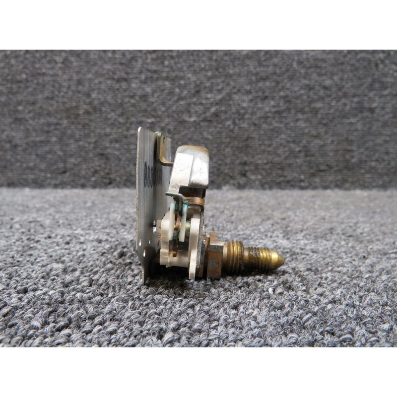 829403 Stewart-Warner Oil Pressure Gauge (Chipped, Faded Face)