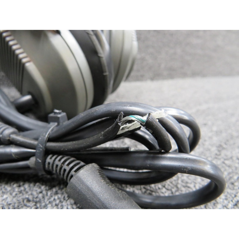 AIR3100 Telex Headphones (Damaged Microphone Filter)