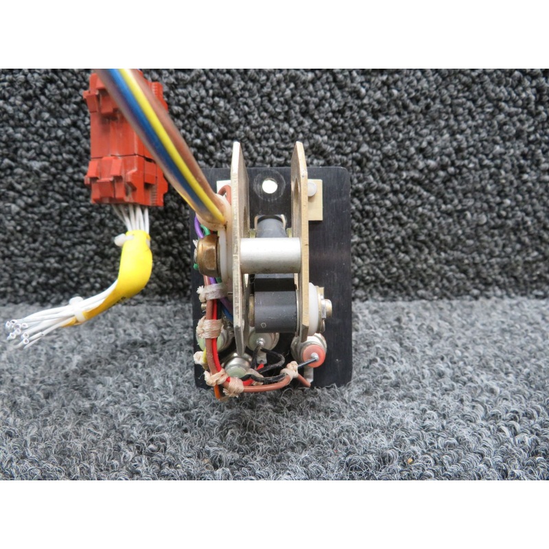 709401-1 (Alt: 36-380050-1) Eaton Landing Gear Switch (Volts: 28)