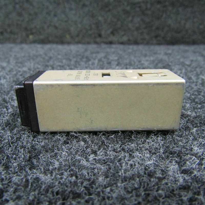 582-10A4B0C3 Piper PA-31T Eaton GPS / APR Push Switch Assembly (C20)