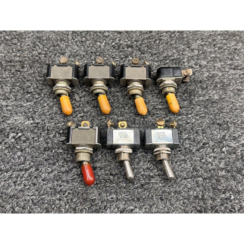 Piper PA24-400 Und Lab and Carling Toggle Switch (Set of 7)