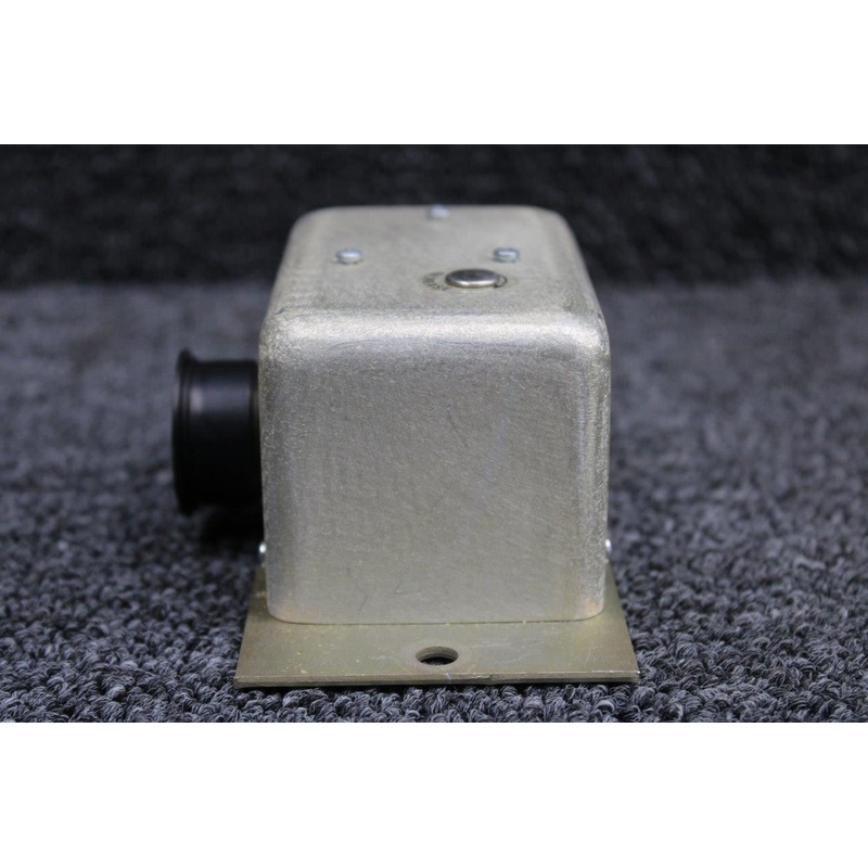 B-00387-1 (USE: 36-380096-1) Lamar Voltage Regulator (Volts: 28) (SA)
