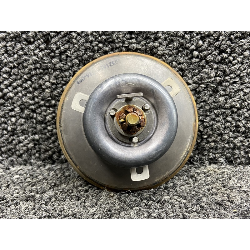 516-001 (Alt: 0823410-2) Shaw Aero Wing Tip Tank Cap LH or RH (Minus Chain)