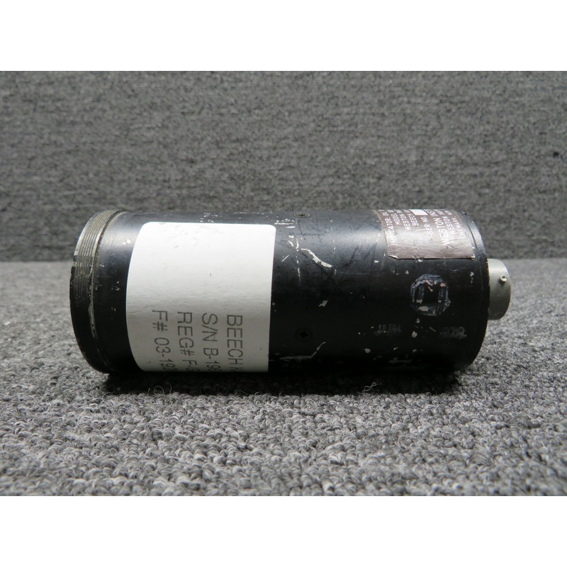 521216 (Alt: 100-384058-3) Weston 1825 Dual Oil Temp and Pressure Indicator