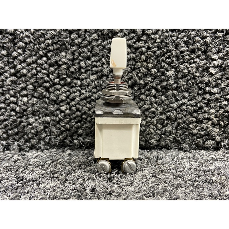 8534K14E21 Kodiak 100 Labinal Toggle Switch