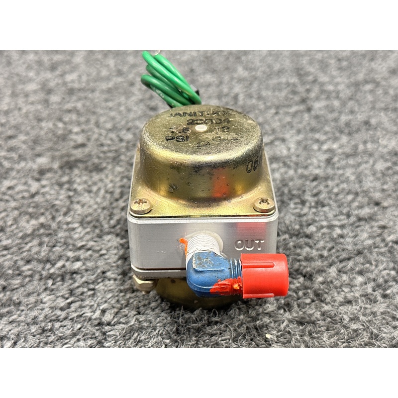 23D04 (Alt: 461-731) Janitrol Heater Fuel Regulator (Volts: 12)