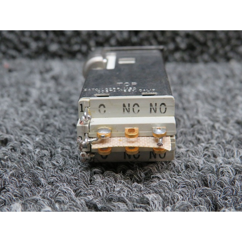 4865-2 Piper PA32R-301 Eaton Vacuum Off- Aux On Switch