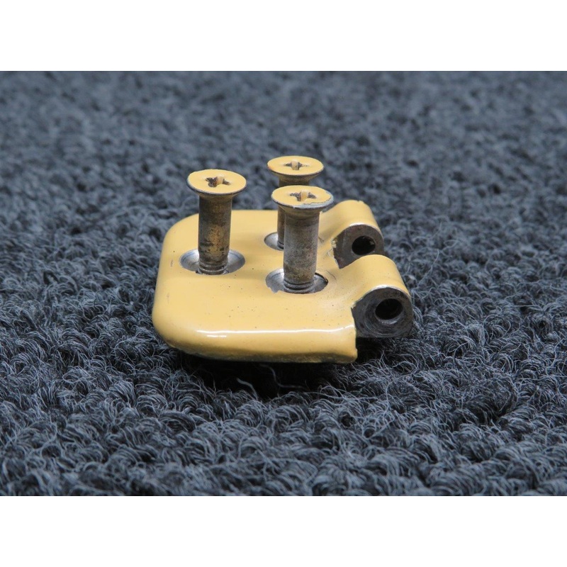 0711037-15 Cessna 182E Upper Door Hinge LH