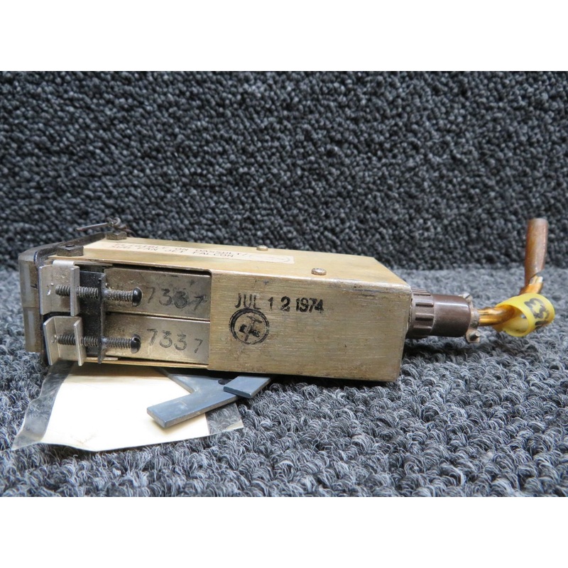 800496-E Lear Avia Corp. Battery Temperature Indicator (Volts: 28)