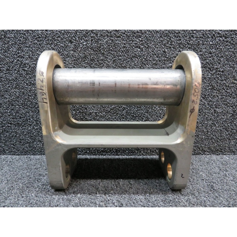162T1301-1 Boeing 767 Tow Fitting Assembly