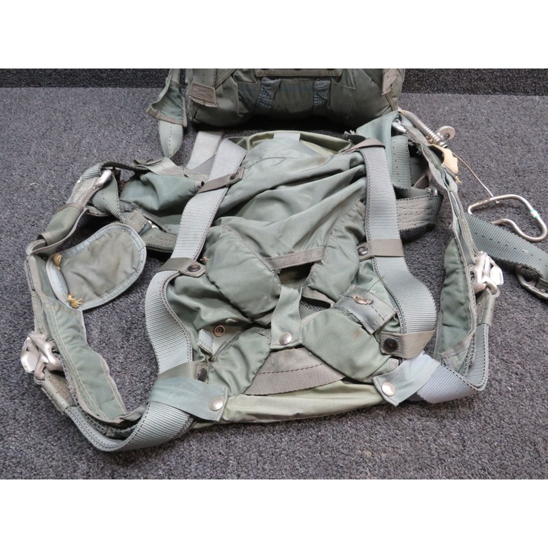 47R7630-1 Reliance Manufacturing Seat Parachute Assembly (Display)