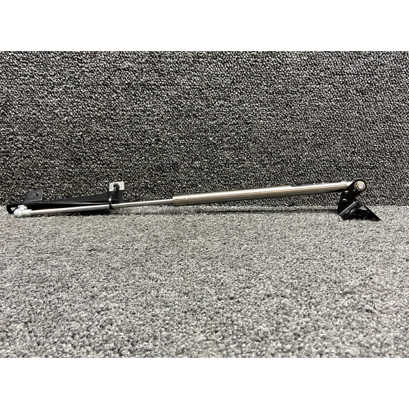 177C10 Mountain View Aviation Aftermarket Cabin Door Steward Set w Mounts
