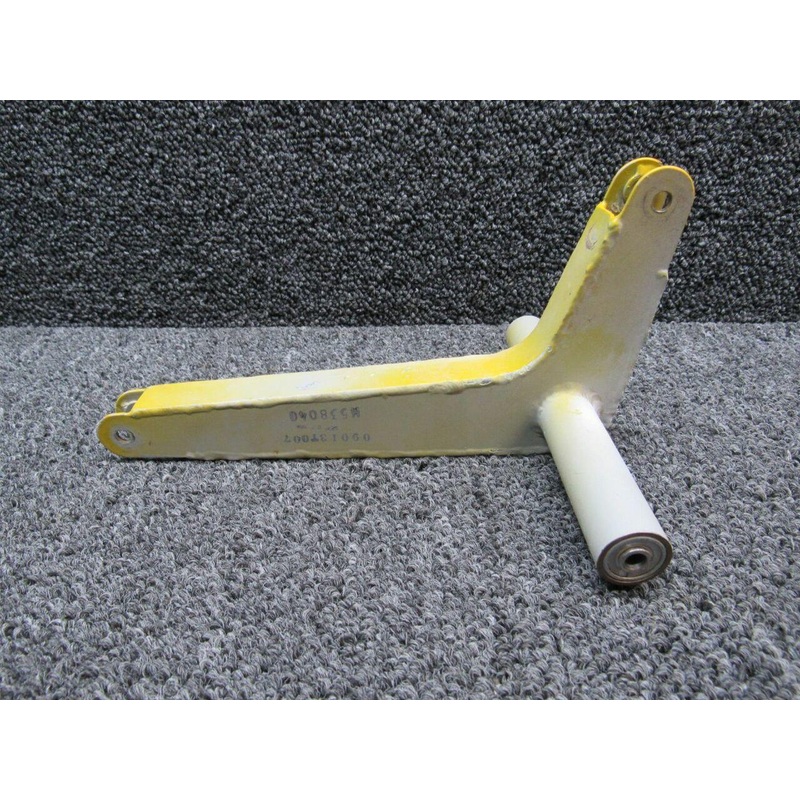 9013-7 (USE: 09013T007) Ayres S2R-T34 Aileron Control Bellcrank Assembly RH