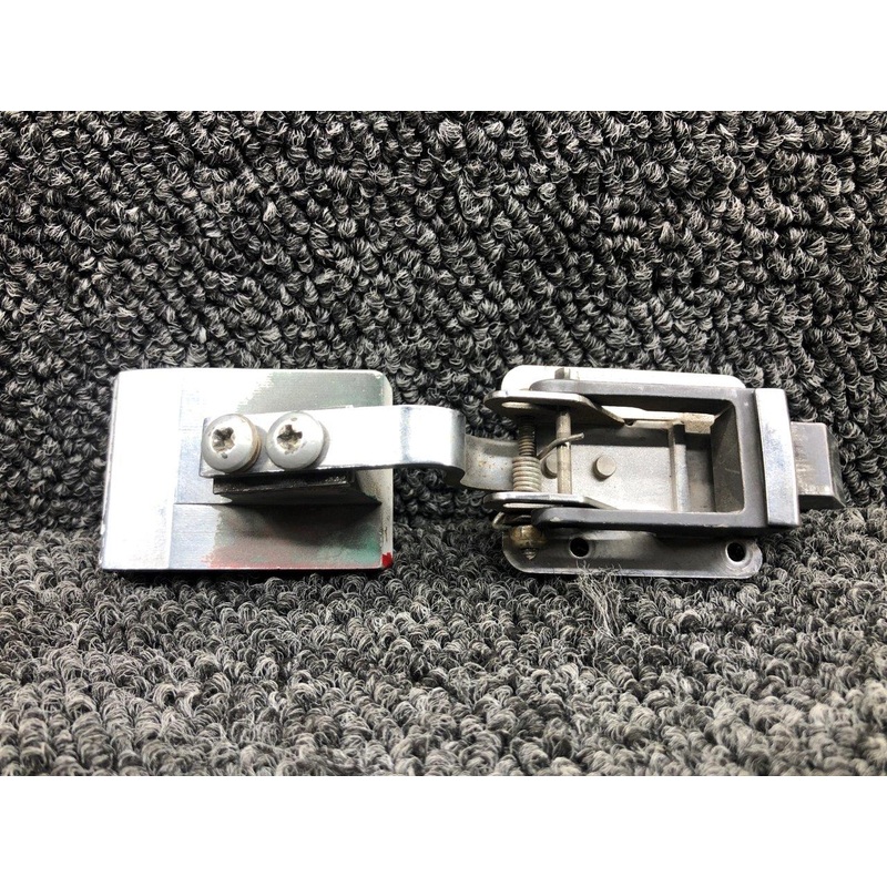 S1359-7 (ALT: 83014/H431K1067) Cessna 207 Hartwell Baggage Door Latch Assy