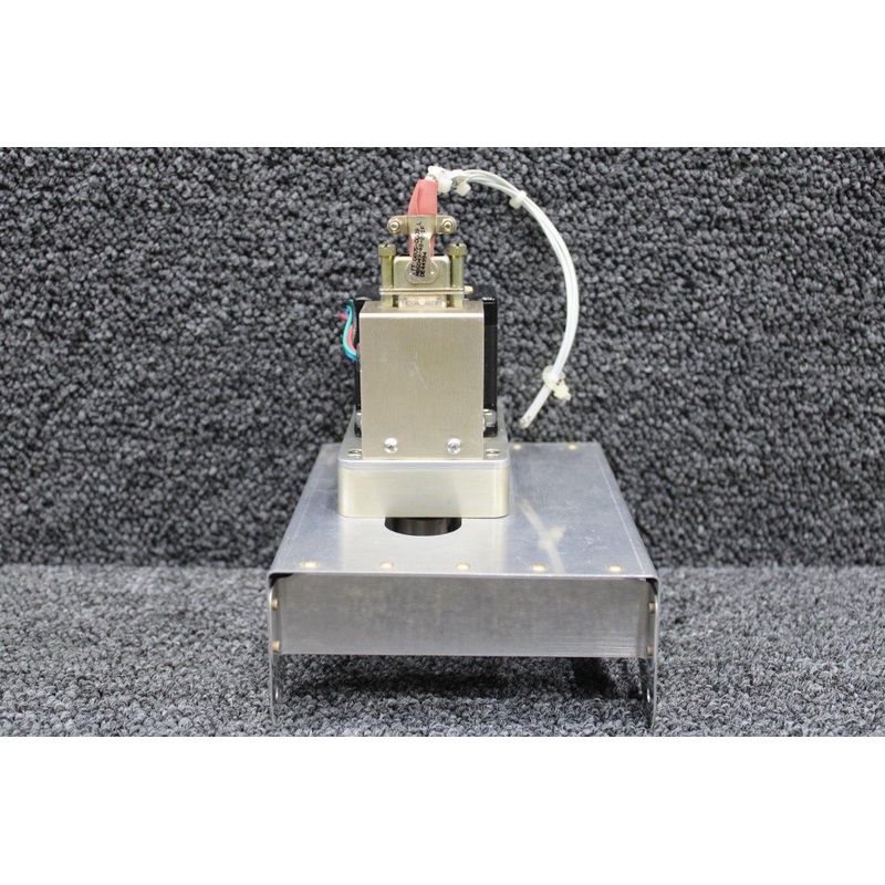 8100-057 Trutrak DSB Roll Servo Assembly with Mounting Bracket (28V) (2A)
