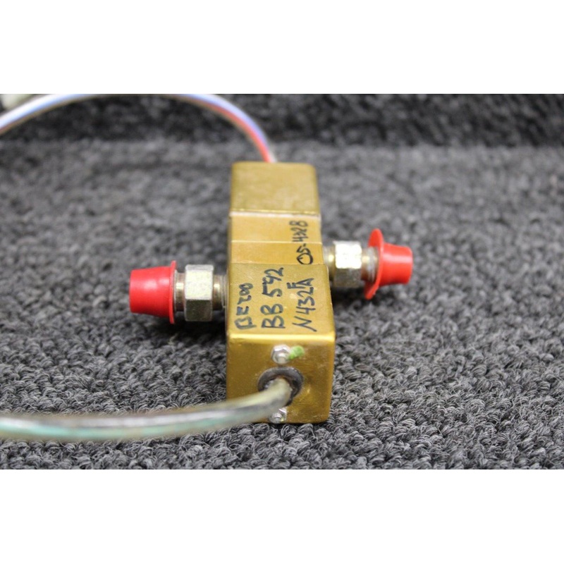 658-7C (Alt: 101-384119-1) VEP Pressure Differential Switch (30V, 5A)