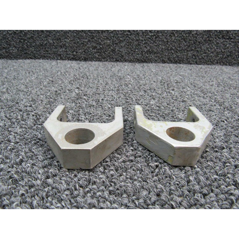 143-33160-4 Navion L-17 MLG Bungee Down Lock