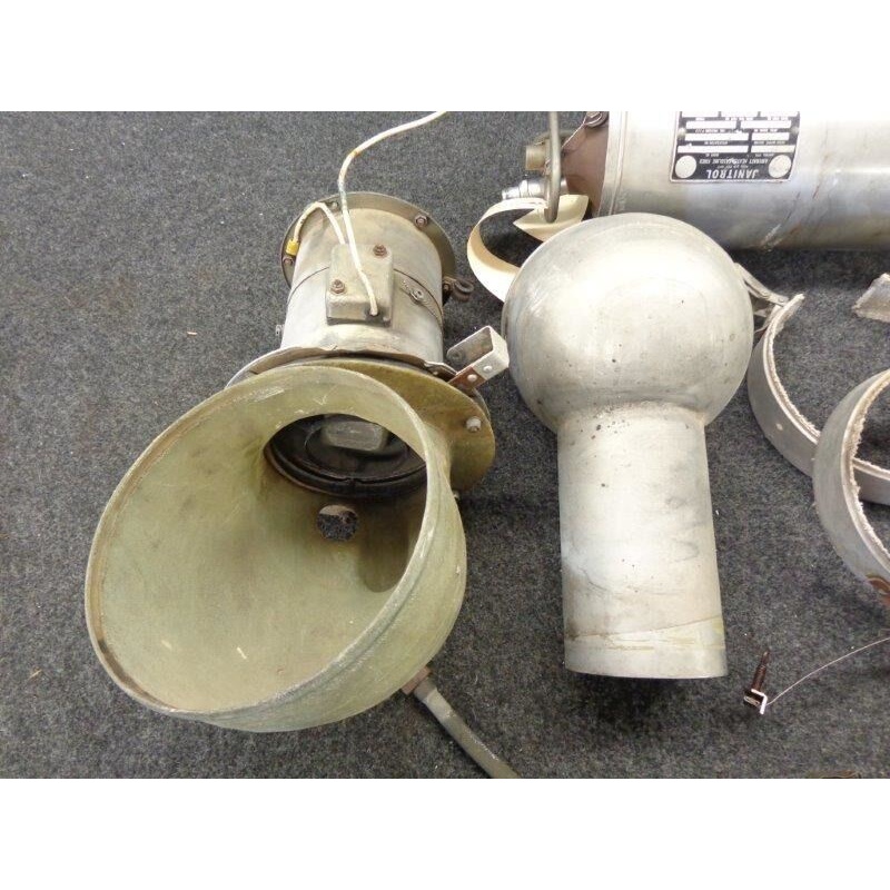 D83A28 Beech 95 Janitrol Heater Assy W/ Clamps, & Duct (Volts: 28)