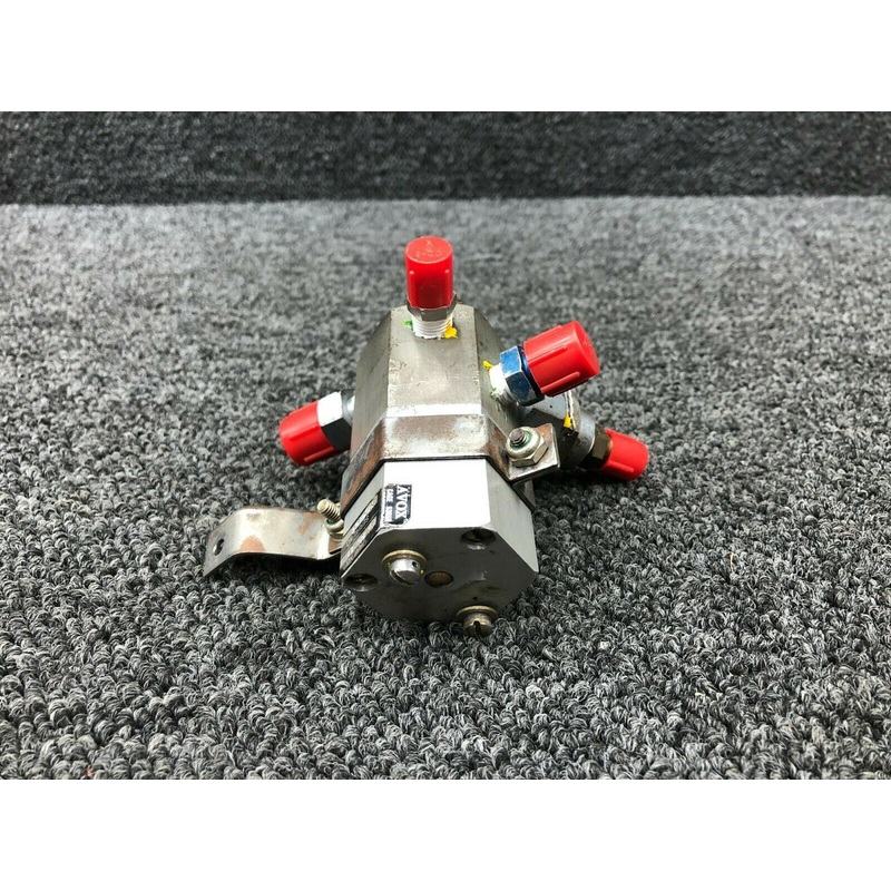 C166001-0819 (MFR: 801366-11) Cessna 340 Avox Oxygen Regulator Assy